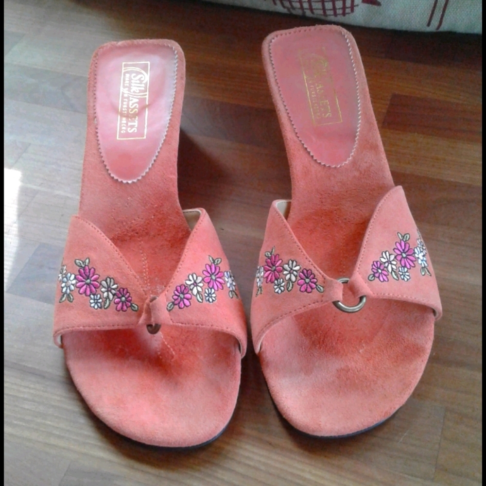 Diane von Furstenberg slip on sandals